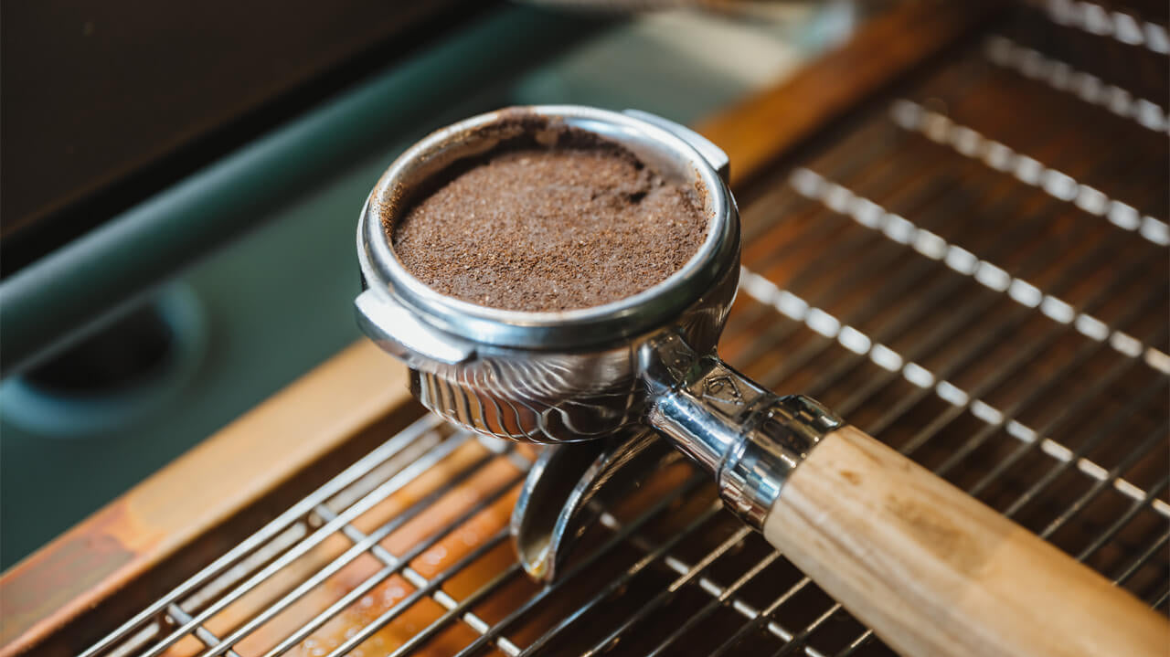 Channeling beim Espresso: Ursachen, Anzeichen und wie du Kanalbildung vermeidest.